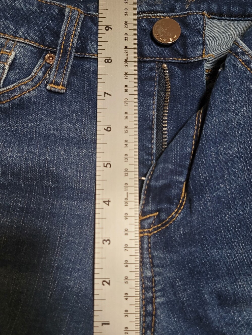 Seven7 Women's Size 8- Blue Boyfriend Denim Short. - Picture 7 of 13